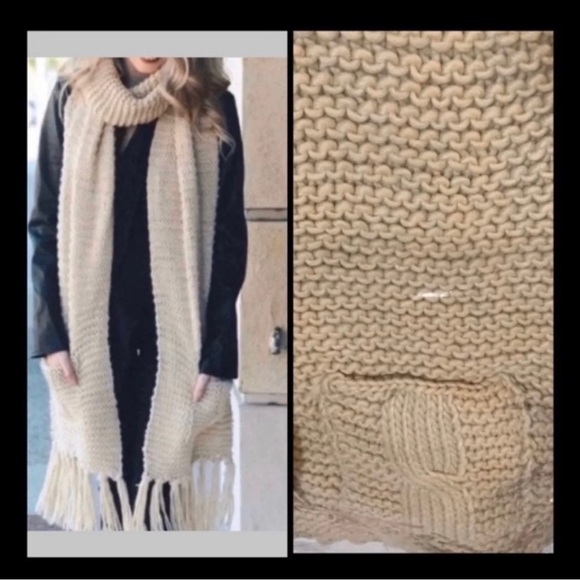 Chunky Oversized Two Pocket Tassel Scarf. - Picture 3 of 7